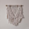Macramé dekorace na tyči (30 cm)